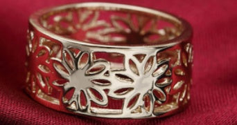 Simple Floral Pattern Hollow Ring.