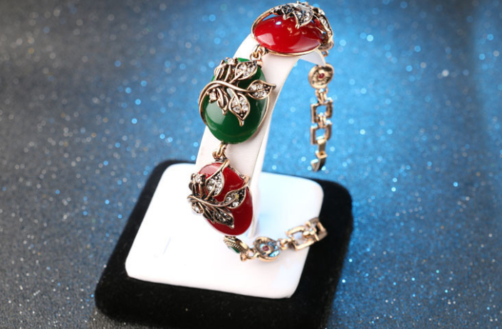 Green & Red Retro Charm Boho Vintage Bracelet with Beads and Nature Leaf Design.