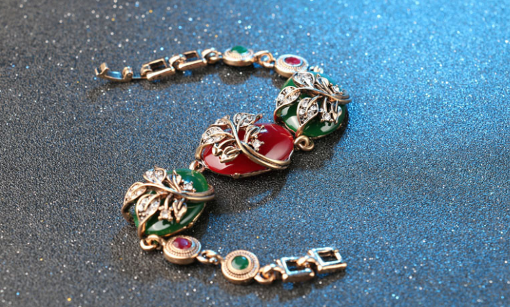 Green & Red Retro Charm Boho Vintage Bracelet with Beads and Nature Leaf Design.