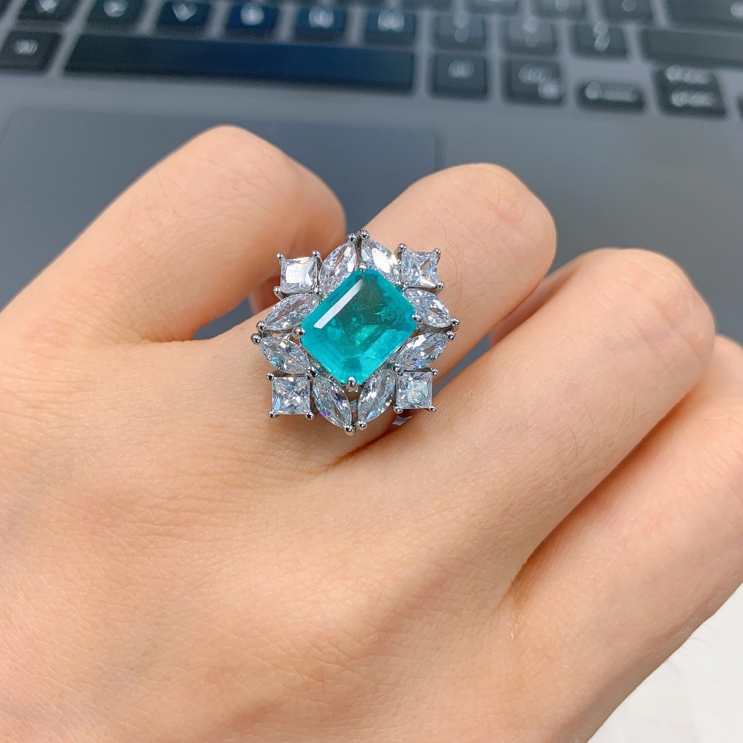 Simulation Paraiba Emerald Ring