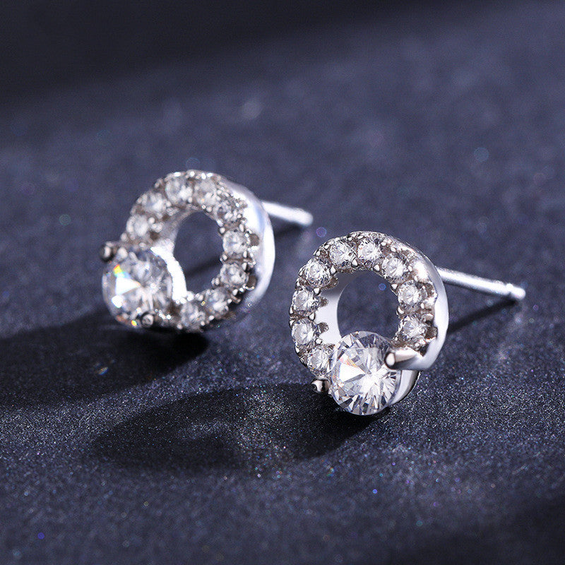 Cute 925 Sterling Silver Round Sparkling CZ Post Stud Earrings.
