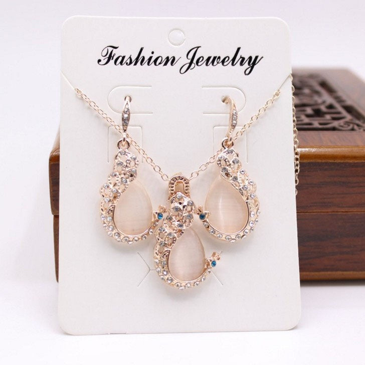 Elegant Waterdrop Rhinestone Pendant Necklace & Hook Earrings Jewelry Set.