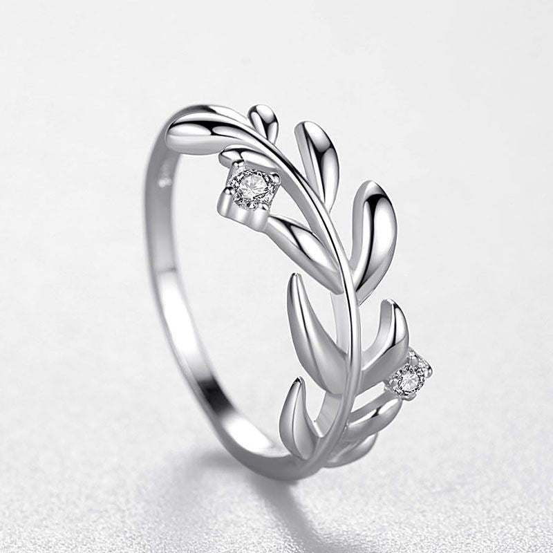 925 Solid Sterling Silver Ring Adorned with Accent Leaves & Sparkling Gems.