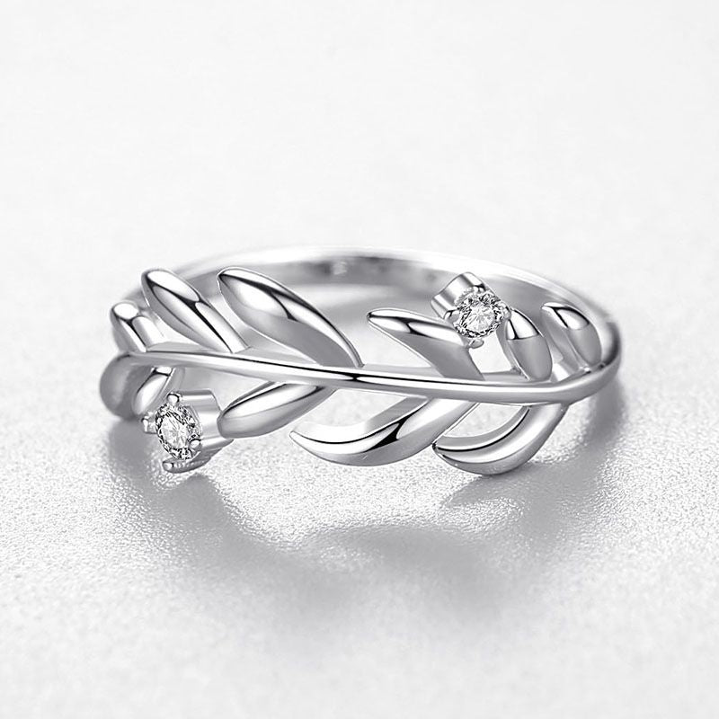 925 Solid Sterling Silver Ring Adorned with Accent Leaves & Sparkling Gems.