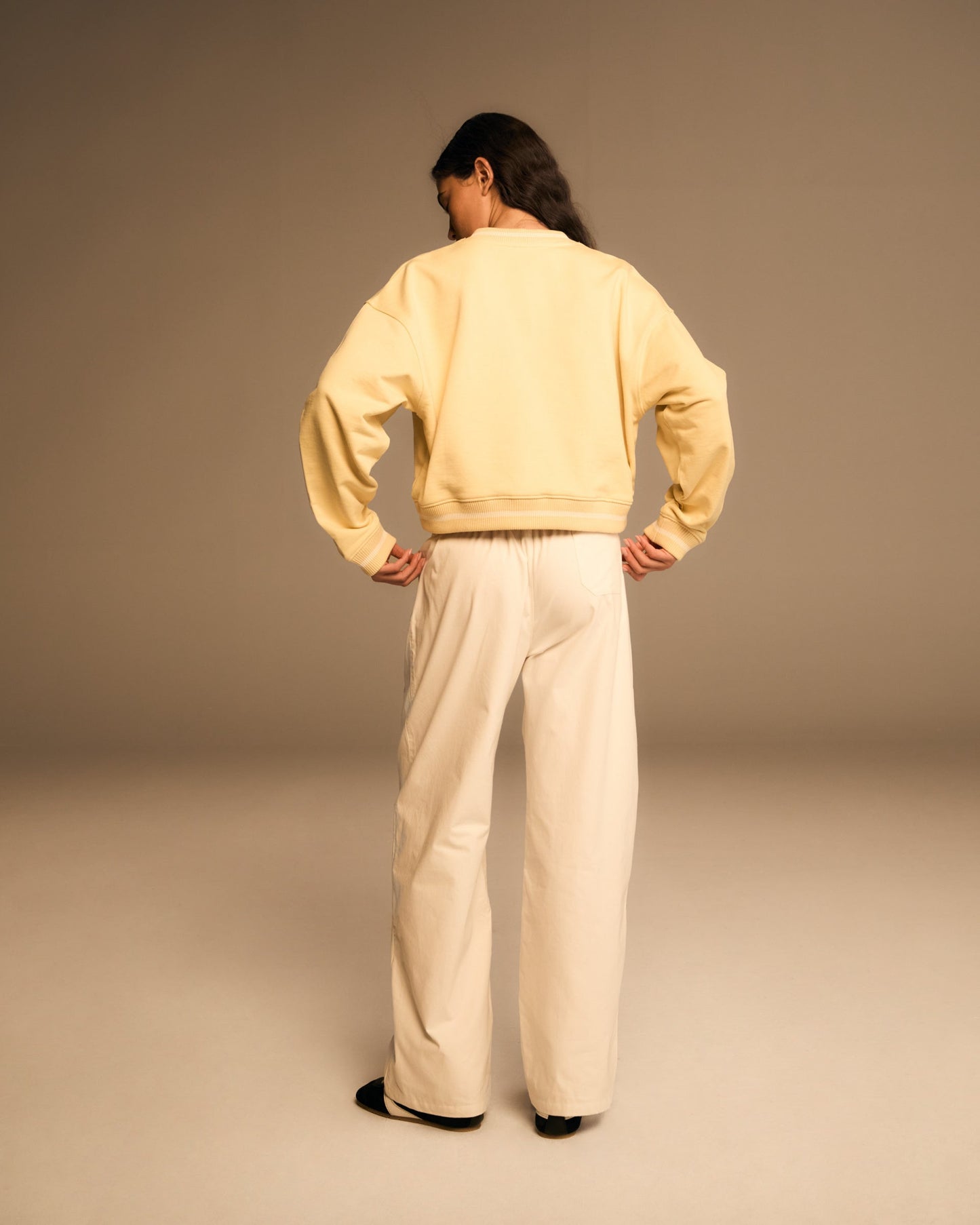 V Neck Contrast Sweatshirt - Butter Yellow/Marshmallow White