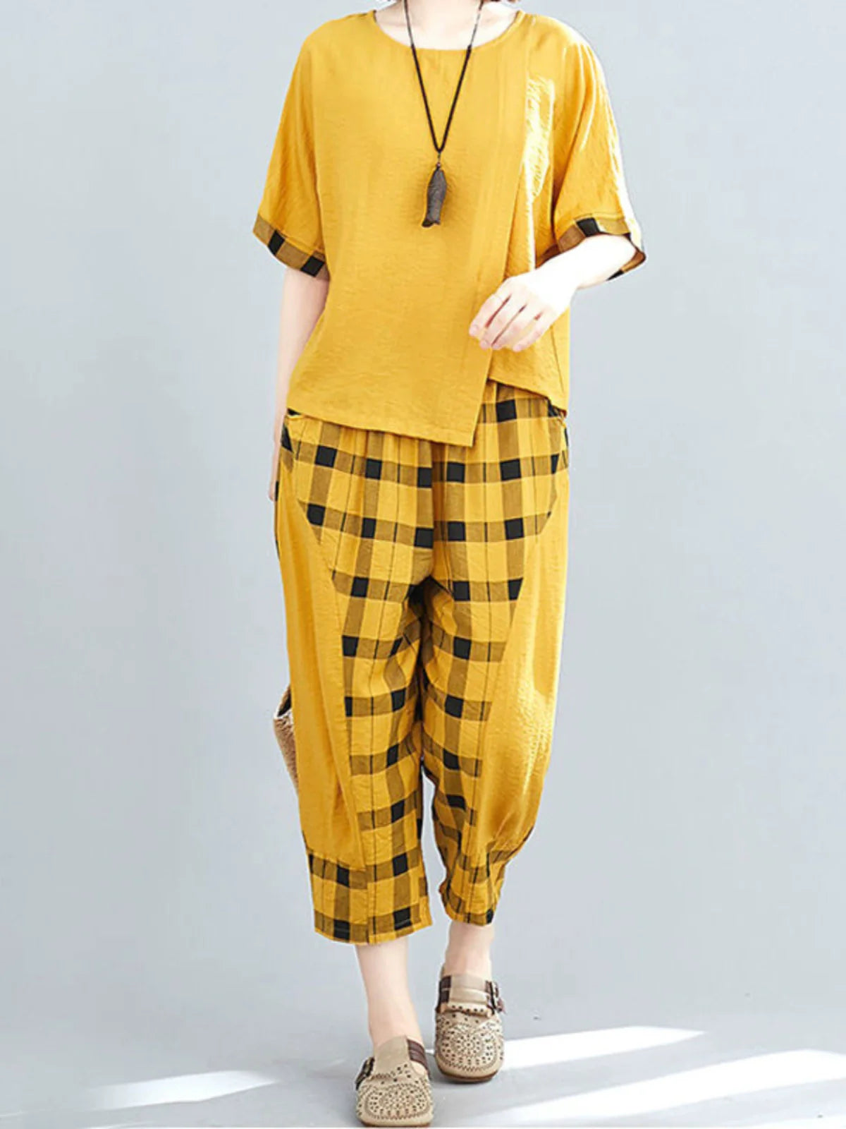 Comfy  2-piece  Casual Sports Set with Loose Short-Sleeved Top & Checkerboard  Pants