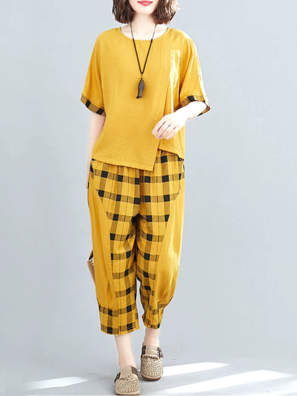 Comfy  2-piece  Casual Sports Set with Loose Short-Sleeved Top & Checkerboard  Pants