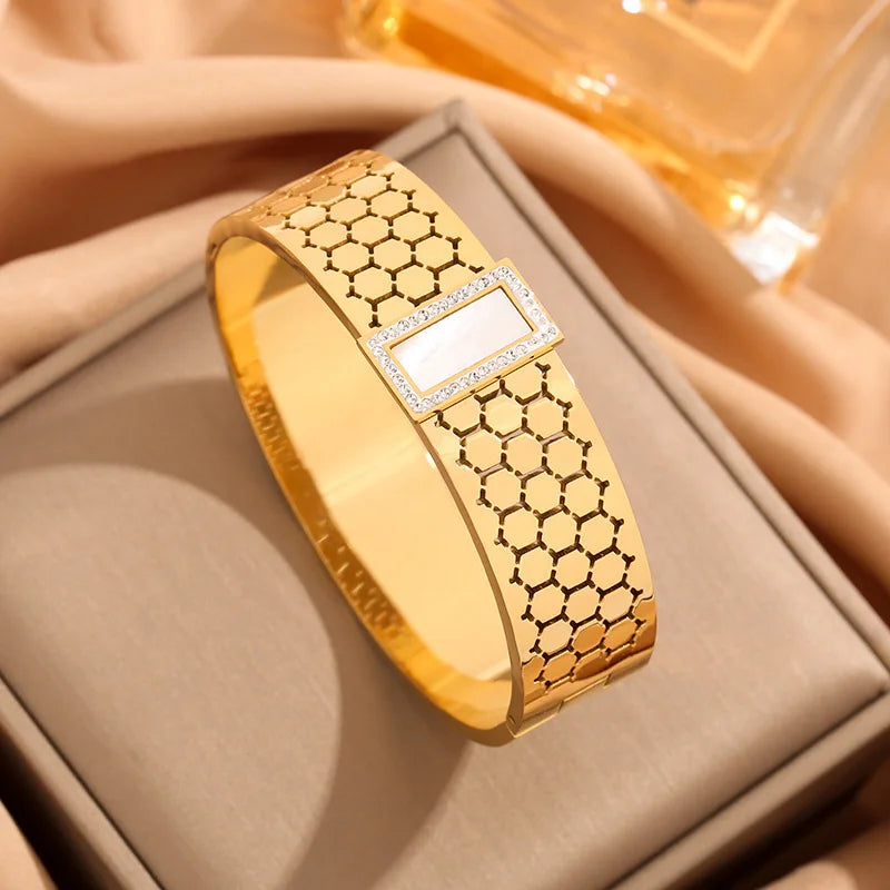 Sparkling Zircon Shell Cuff Bracelet