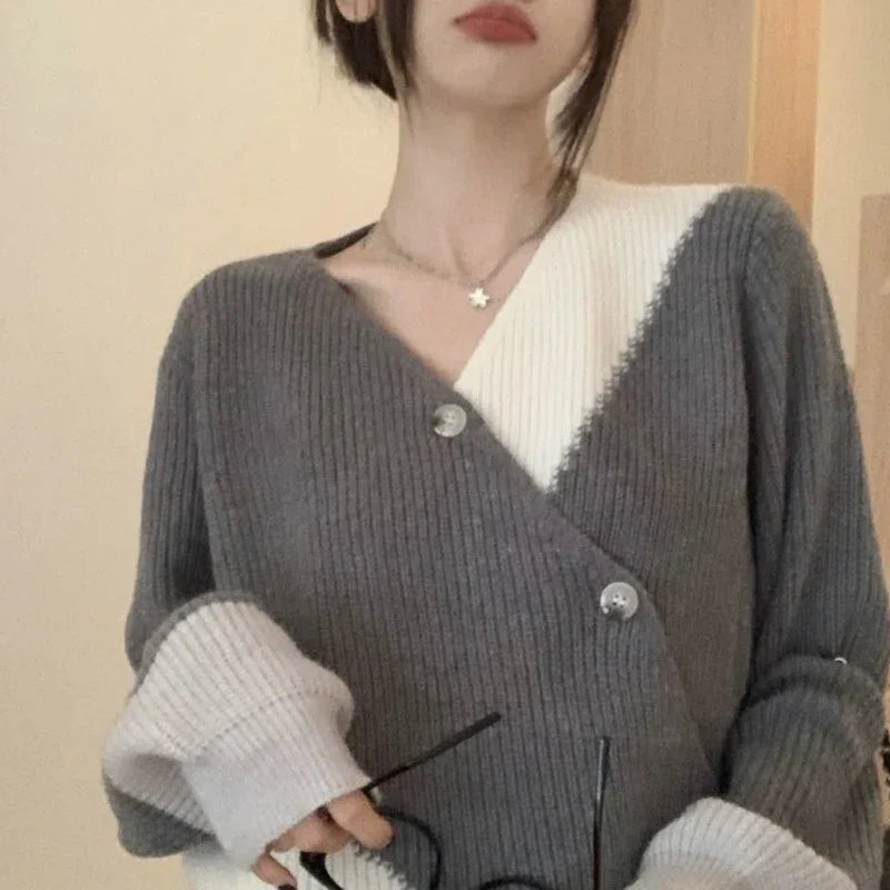 Creamy Gray   Patchwork V-neck Pullover with Long Sleeves