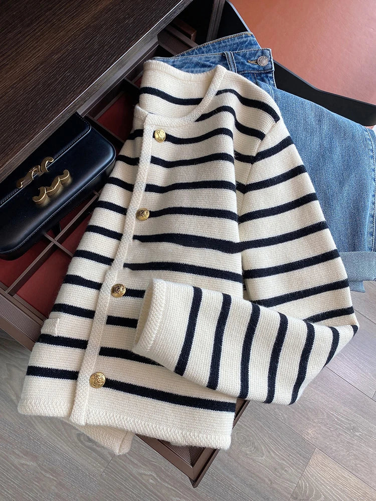 Modern All Season O-neck Stripe Knitted Cardigan with Long Sleeves