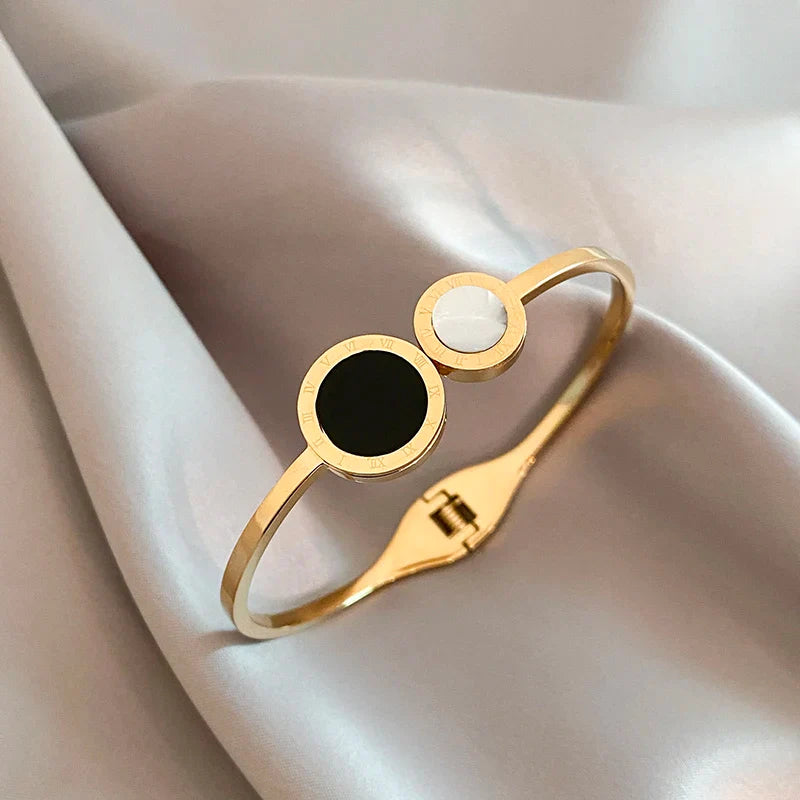 Round Roman Style Design Bracelet