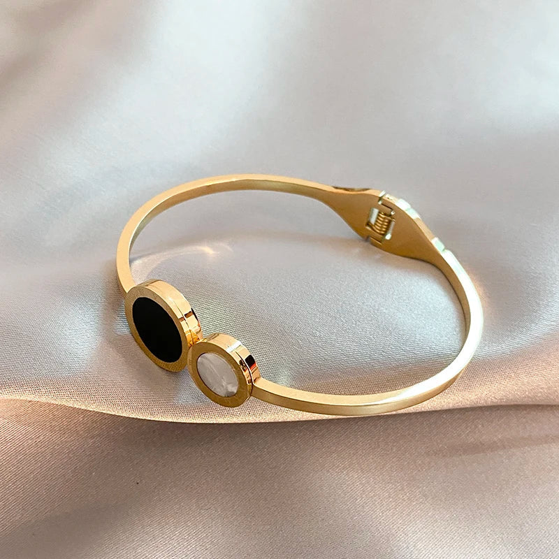 Round Roman Style Design Bracelet