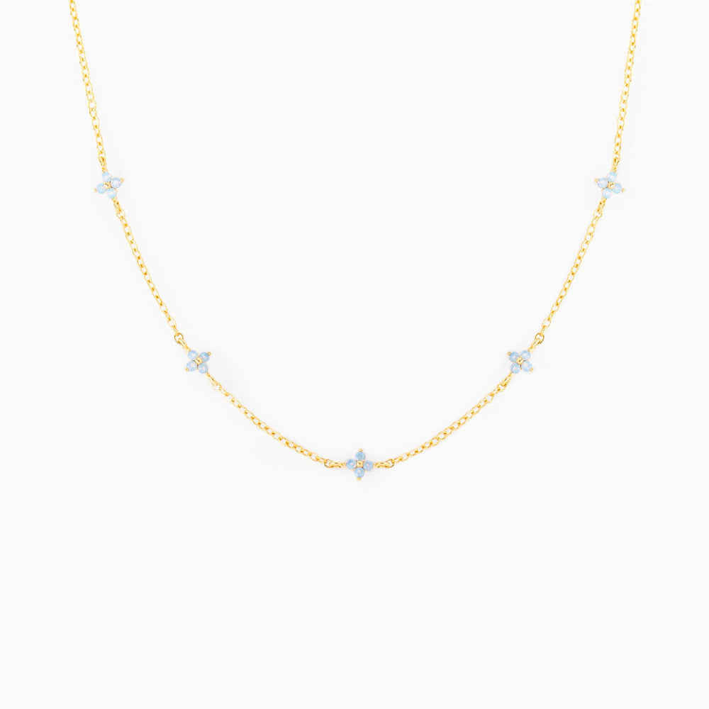 Cute Flower Necklace in Silver or Gold.