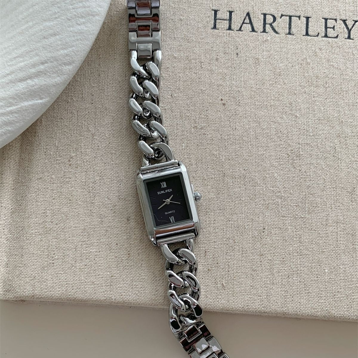 Classic Simple Design Ladies Chain Watch